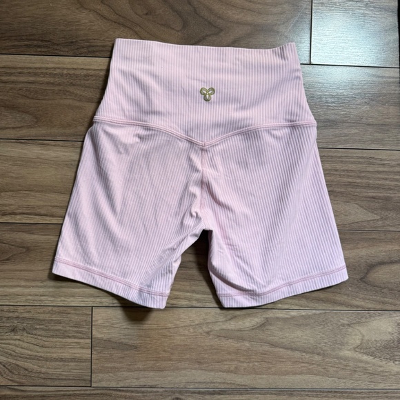 Aritzia | TNA Golden Bike Shorts | Size XS | Baby Pink - Picture 4 of 8